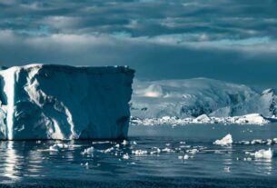 Bajo el hielo antártico, algo está enviando mensajes que los científicos no logran explicar