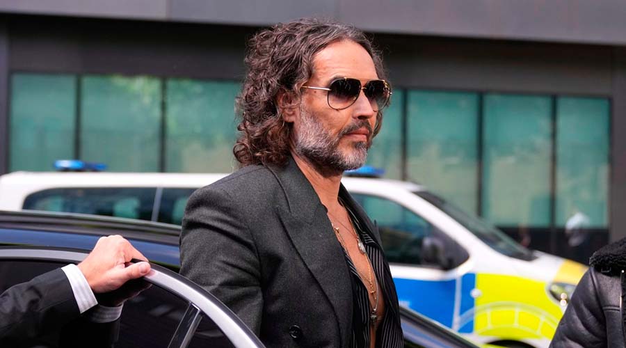 Russell Brand fue acusado de dos nuevos cargos de agresión sexual