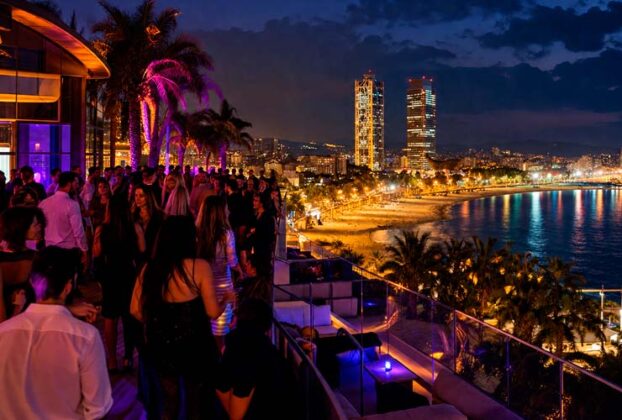 Barcelona vive un verano de noches largas, ofertas y nuevas tendencias de ocio
