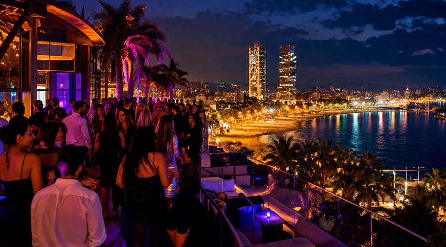 Barcelona vive un verano de noches largas, ofertas y nuevas tendencias de ocio